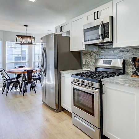 Chic Bentonville Home With Patio And Fire Pit! ภายนอก รูปภาพ