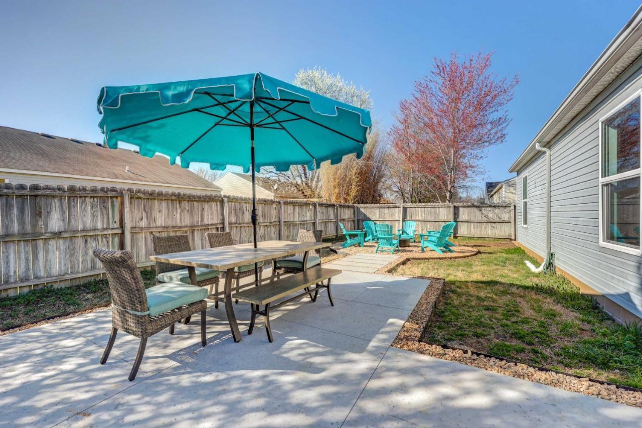 Chic Bentonville Home With Patio And Fire Pit! ภายนอก รูปภาพ