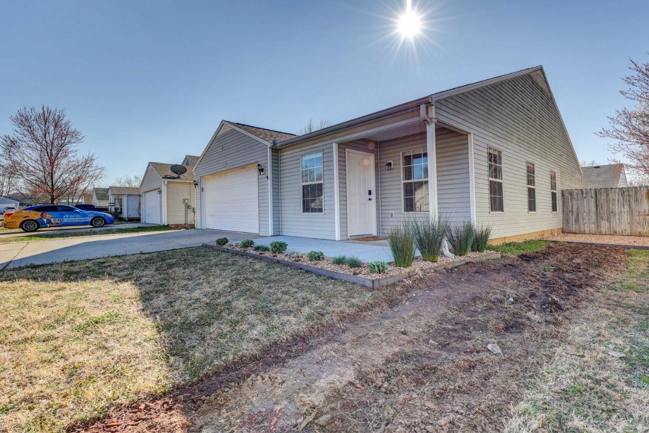 Chic Bentonville Home With Patio And Fire Pit! ภายนอก รูปภาพ
