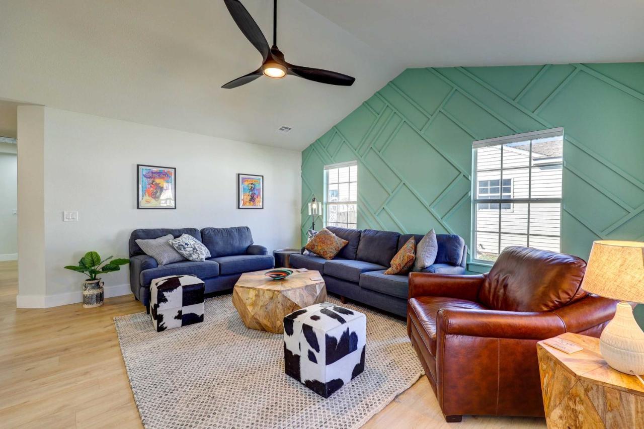 Chic Bentonville Home With Patio And Fire Pit! ภายนอก รูปภาพ
