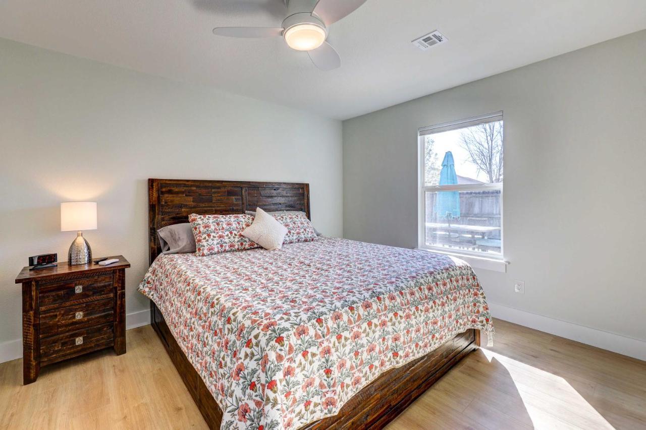 Chic Bentonville Home With Patio And Fire Pit! ภายนอก รูปภาพ