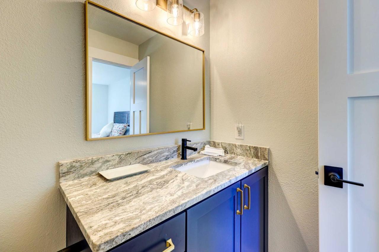 Chic Bentonville Home With Patio And Fire Pit! ภายนอก รูปภาพ